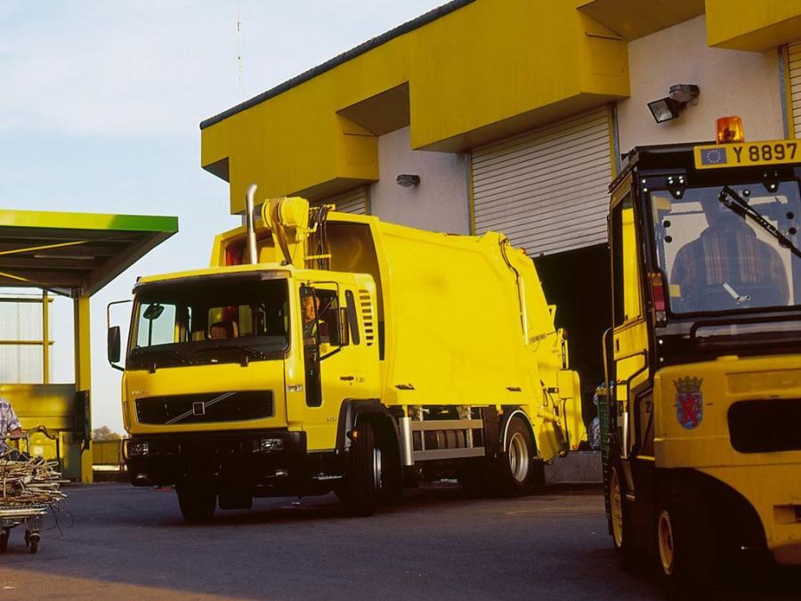  Volvo FL Rolloffcon 2000 года  (фото 1 из 8)